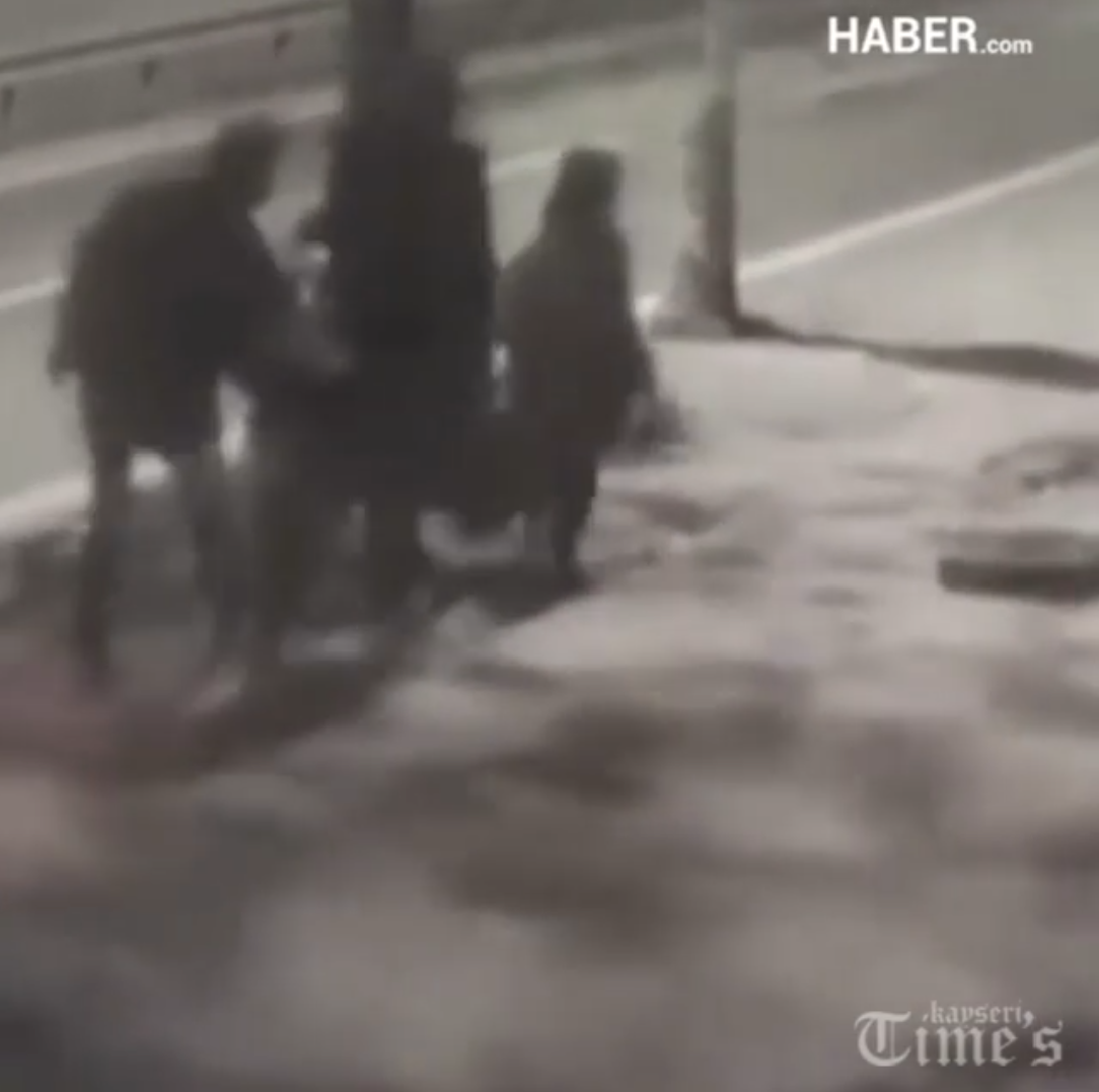 Annesinin yanında 12 yaşındaki kızı taciz etti!