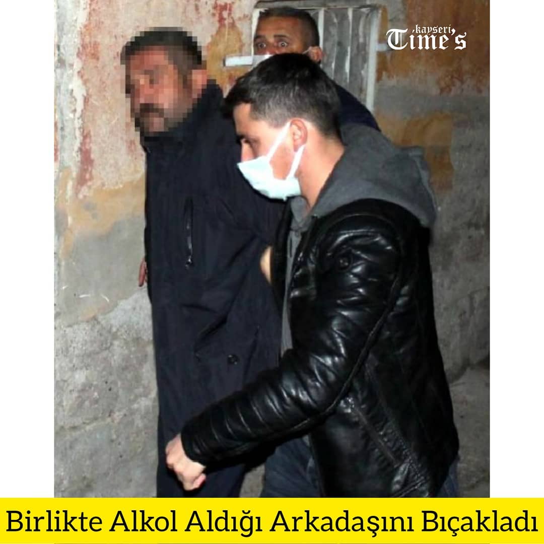 Birlikte alkol aldıüı arakadaşını bıçakladı