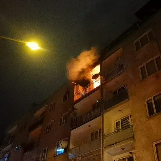 Bursa da yanan evini izleyen kişiye , maske takmadığı için ceza kesildi.