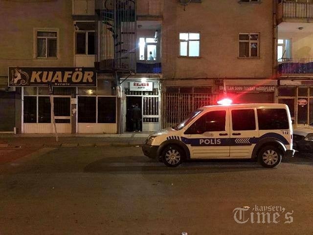 Kayseri'de kendisinden haber alınamayan yaşlı bir şahıs evinde ölü bulundu.