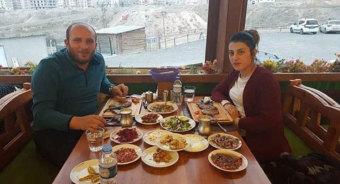 Kendisinden ayrılmak isteyen kadının evinin kapısına bomba düzeneği kurdu
