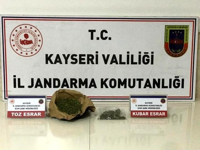 Melikgazi ilçesinde bir evde yapılan aramada 250 gram esrar ele geçirildi