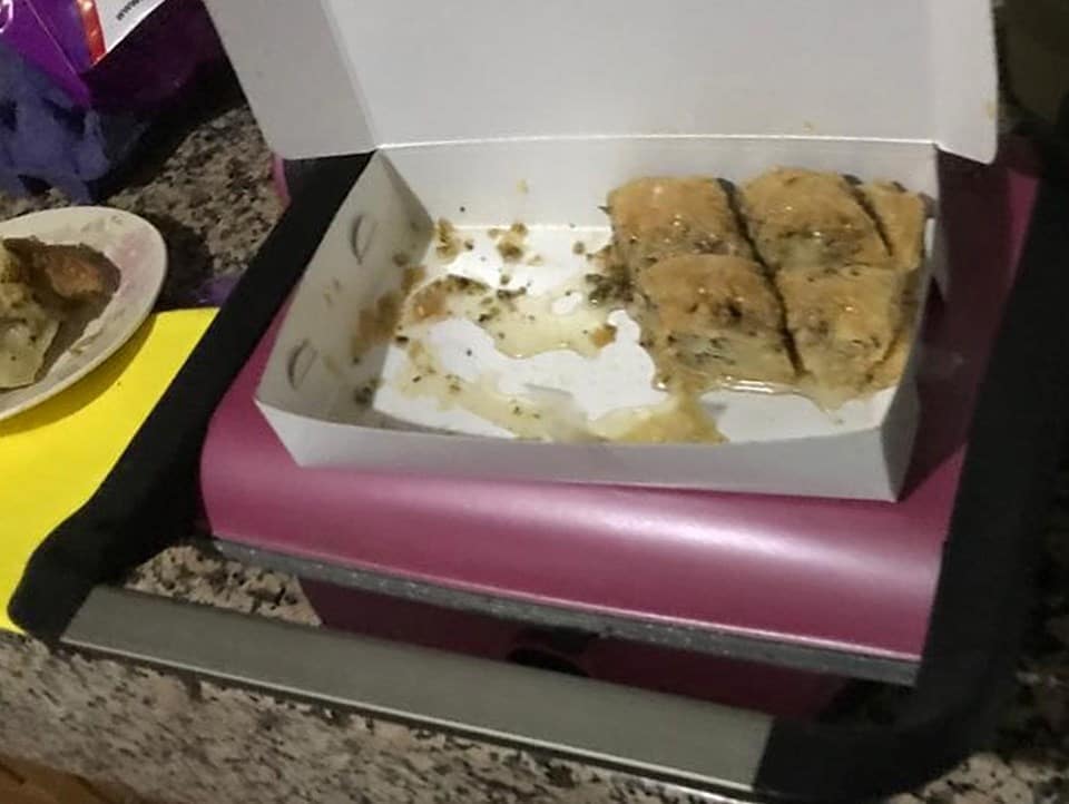 Eşi terk edince evini kurşunladığı kayınpederini baklavayla zehirledi