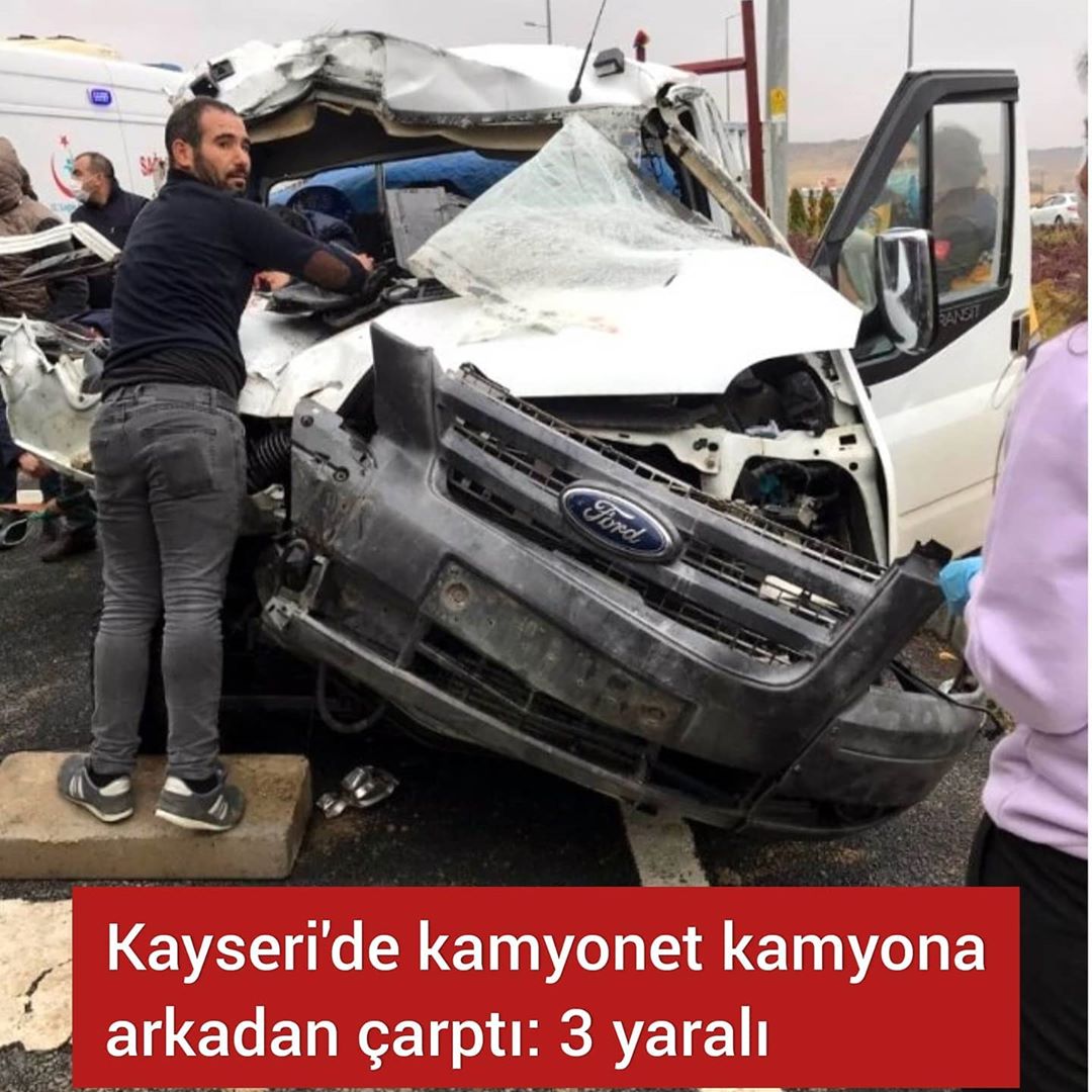 kayseri'de kamyonet kamyona arkadan çarptı 3 yaralı