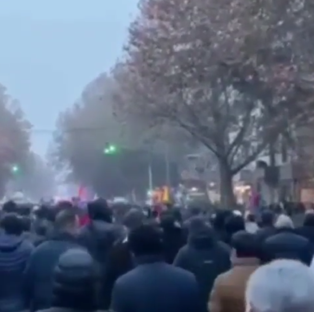 Ermenistan'da gösteriler devam ediyor. Halk Paşinyana'nın istifasını istiyor..