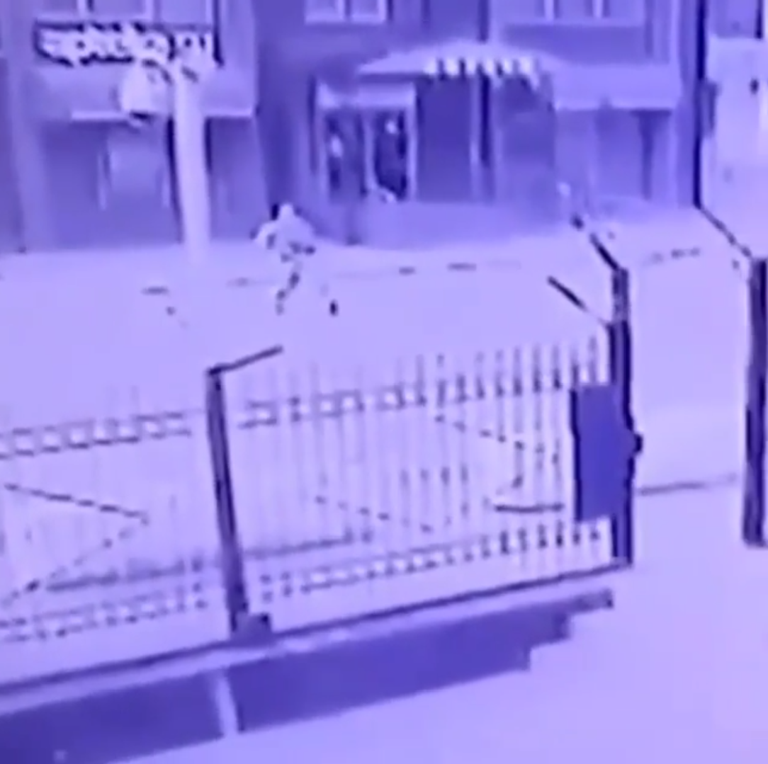 Rusya Karaçayda FSB binası yakınında bir kişi kendisini havaya uçurdu.