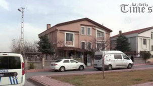 Kayseri'de 52 yaşındaki kişi, ailesiyle yaşadığı evinde ölü bulundu.