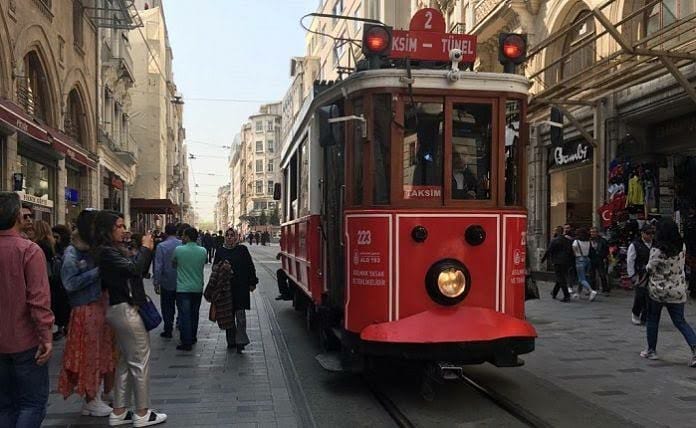 Coronavirüs tedbirleri kapsamında İstiklal caddesinde yarından itibaren en fazla 7 bin kişi bulunabilecek.