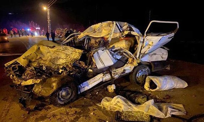 Samsun'da Freni boşalan vincin çarptığı otomobildeki anne ve oğlu öldü, 1 kişi yaralandı.