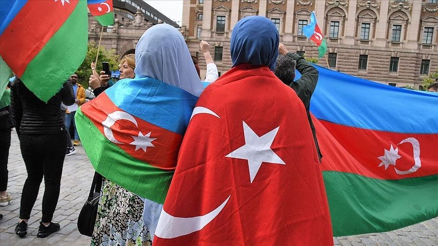 Azerbaycan’da bundan böyle Karabağ’daki savaşın sona erdiği 10 Kasım, resmi Zafer Bayramı olarak kutlanacak.