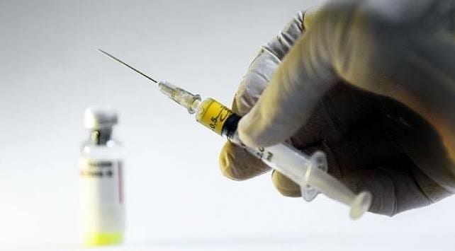 Prof. Dr. Uğur Şahin'in kurucu ortağı olduğu Alman biyoteknoloji firması BioNTech'in geliştirdiği yeni tip koronavirüs aşısının kullanımını onayladı.