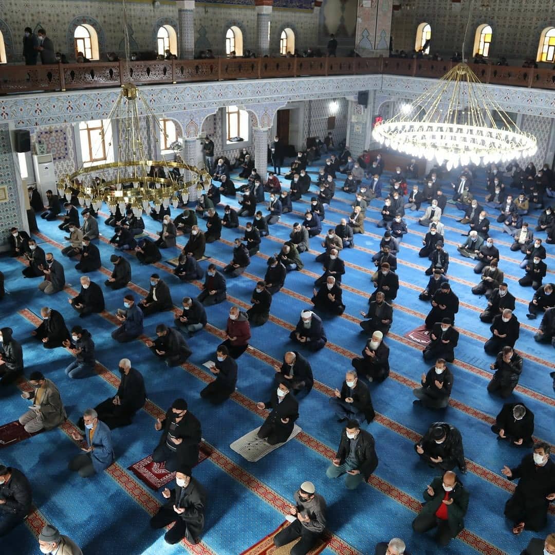 Bütün camilerde yağmur duası yapıldı!