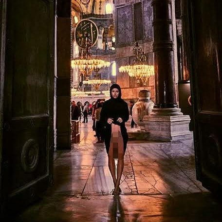 Ayasofya'da çıplak fotoğraf çektiren, Belçikalı manken Marisa Papen hakkında 7 yıla kadar hapis istemiyle dava açıldı.