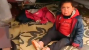 Suriye'de savaş mağduru bir ailenin kaldığı çadırdan yürekleri burkan görüntü
