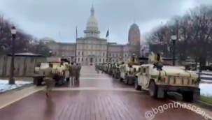ABD'nin Michigan Eyalet meclis binası önüne çok sayıda zırhlı araç ve ulusal muhafız askeri konuşlandırıldı
