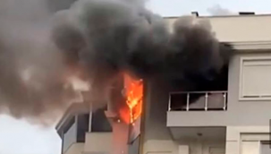 Birol A., yalnız yaşadığı evini ateşe verip, kapısına 'Allah belanızı versin' yazılı not bırakarak kaçtı.