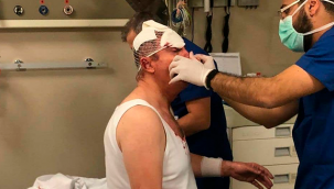 Selçuk Özdağ, evinin önünde 5 kişilik bir grubun silahlı ve sopalı saldırısına uğradı.