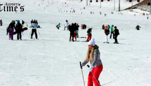 Erciyes kayak merkezinde son yağışla kar kalınlığı 2 metreye yaklaştı pistler tatilcilerle doldu