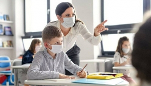 İstanbul Valisi Ali Yerlikaya, kar yağışı ve fırtına nedeniyle bütün eğitim kurumlarında yüz yüze eğitime 17 Şubat'a kadar ara verdiğini bildirdi