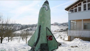 Kardan 3 metre yüksekliğinde uzay mekiği yaptılar