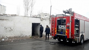 Kayseri'de yangın çıkan metruk evde bulunan ve dövüştürüldüğü iddia edilen pitpul cinsi 2 köpek kurtarılarak barınağa götürüldü