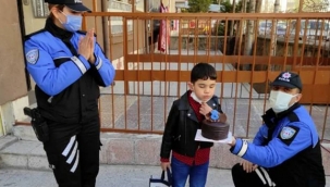 Kayseri polisinden 8 yaşındaki Abdullah'a süpriz doğum günü