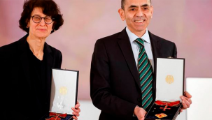 Almanya'da Türk bilim insanları Almanyanın en üst madalyası olan Devlet madalyası takdim edildi