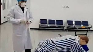 Çin yönetimi, anal sürüntü testini ülkeye girecek yabancılara zorunlu kıldı