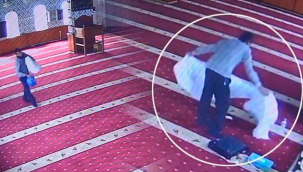 Diyarbakır'da öğle vakti bir camiye giren hırsız, 8 bin tl değerindeki ses cihazını kefene sarıp çaldı.