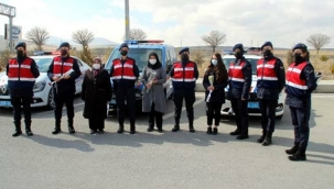 Kadın jandarmalardan yolculuk yapan kadınlara