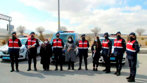 Kadın jandarmalardan yolculuk yapan kadınlara