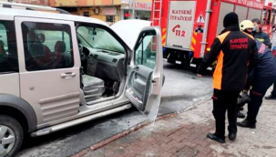 Kayseri'de seyir halindeyken alev alan aracı itfaiye ekipleri söndürdü