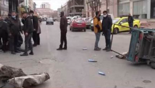 Kayseri'de Suriye uyruklu sürücü hurda toplarken kullandığı triportörün otomobille çarpışması sonucu yaralandı