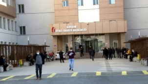 Kayseri'de vergi borcunu yatıracak vatandaşların kısıtlamadan muaf tutulmasıyla beraber Vergi Dairesinde yoğunluk yaşandı