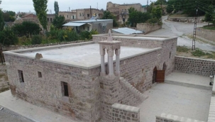 Kocasinan Belediyesi Himmetdede'de bulunan 8 asırlık camiyi restore etti.