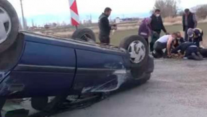 Sivas'ın Şarkışla ilçesinde otomobilin devrilmesi sonucu 7 kişi yaralandı