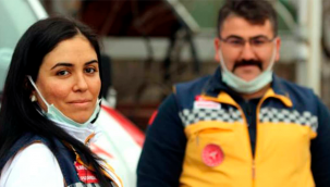 Acil sağlık hizmetleri istasyonunda 13 yıldır beraber görev yapan çift el ele vererek hayat kurtarmanın sevincini yaşıyor