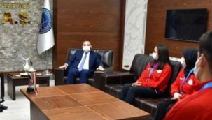 Dereceye giren sporcu ve antrenörler Spor A.Ş. Genel Müdürümüz Av. İbrahim Somtaş'ı ziyaret etti