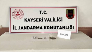 Develi'de yapılan kontrolde 25 gram bonzai elegeçirilirken 4 kişi gözaltına alındı