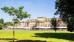 İngiltere'de Kraliçe 2. Elizabeth, Buckingham Sarayı'nın bahçesini piknik için halka açmaya karar verdi