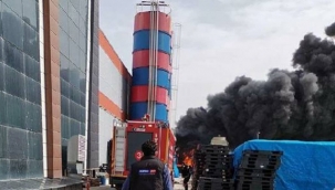 Kayseri'de plastik boru fabrikasında yangın çıktı