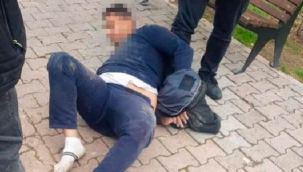 KAYSERİ'de, Suriyeli uyruklu S.E. (25), parkta kadın ve çocuklara cinsel tacizde bulunduğu iddiasıyla gözaltına alındı.