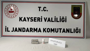 Kayseri İl Jandarma Komutanlığı'nca yapılan çalışmalarda 40 adet uyuşturucu hap ele geçirilirken olayla ilgili 1 kişi göz altına alındı