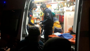 Kayseri'nin Kocasinan ilçesinde yabancı uyruklu iki gurup arasında çıkan kavgada 2 kişi bıçakla yaralandı