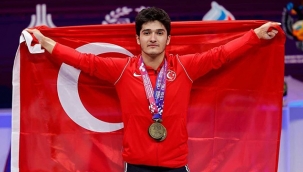 Milli Haltercimiz Muhammed Furkan Özbek Avrupa Şampiyonu oldu