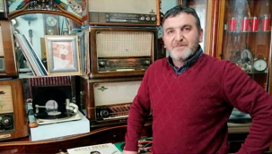 Odasını sanat evine çevirdi kimseye dokundurtmuyor