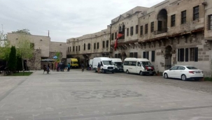 Bollywood, dünyaca ünlü Hindistan'ın sinema sektörüdür. Yönetmenimiz ile beraber Kayseri'de Durga isimli filmi çekmek için birkaç gündür buradalar.