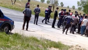 Develi ilçesinde kaçak su kuyularını kapatmaya gelen DSİ yetkilileri ile köylü arasında arbede çıktı.