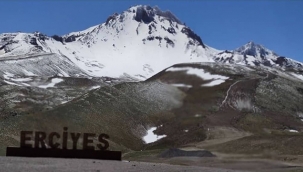 Erciyes zirve beyaza büründü.