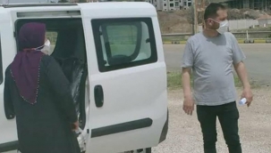 Karantina kurallarını ihlalden 4 bin 50 lira para cezası yazılan karı koca, ekiplerin refakatinde Gençlik ve Spor Bakanlığına bağlı öğrenci yurduna yerleştirildi.